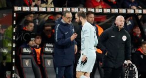 Chelsea fans express their displeasure at Sarri's decision to take Higuain off