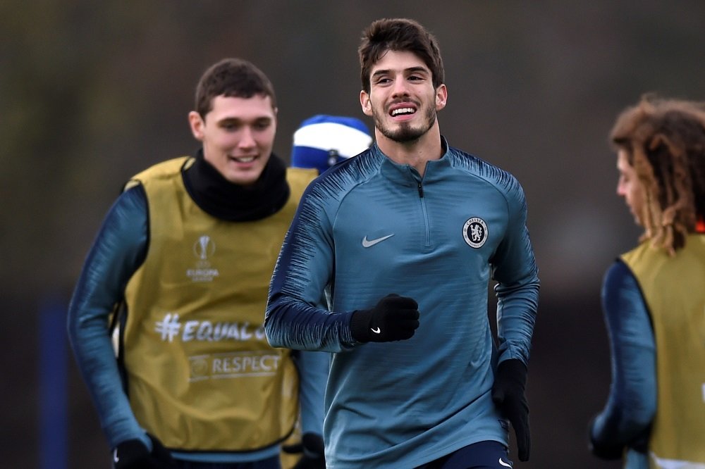 Lucas Piazon joins Rio Ave on loan
