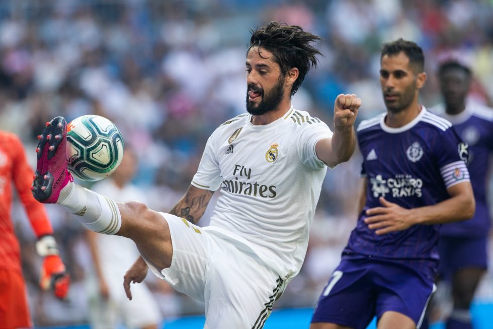 Real Madrid midfielder Isco's family pushing for Chelsea move