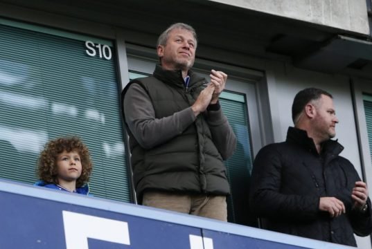 Former Chelsea boss ready to accept Spurs job offer