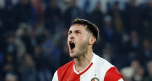 Feyenoord striker told to avoid Chelsea transfer temptation